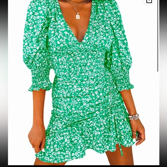 Green and white dress - Picture 1 of 1